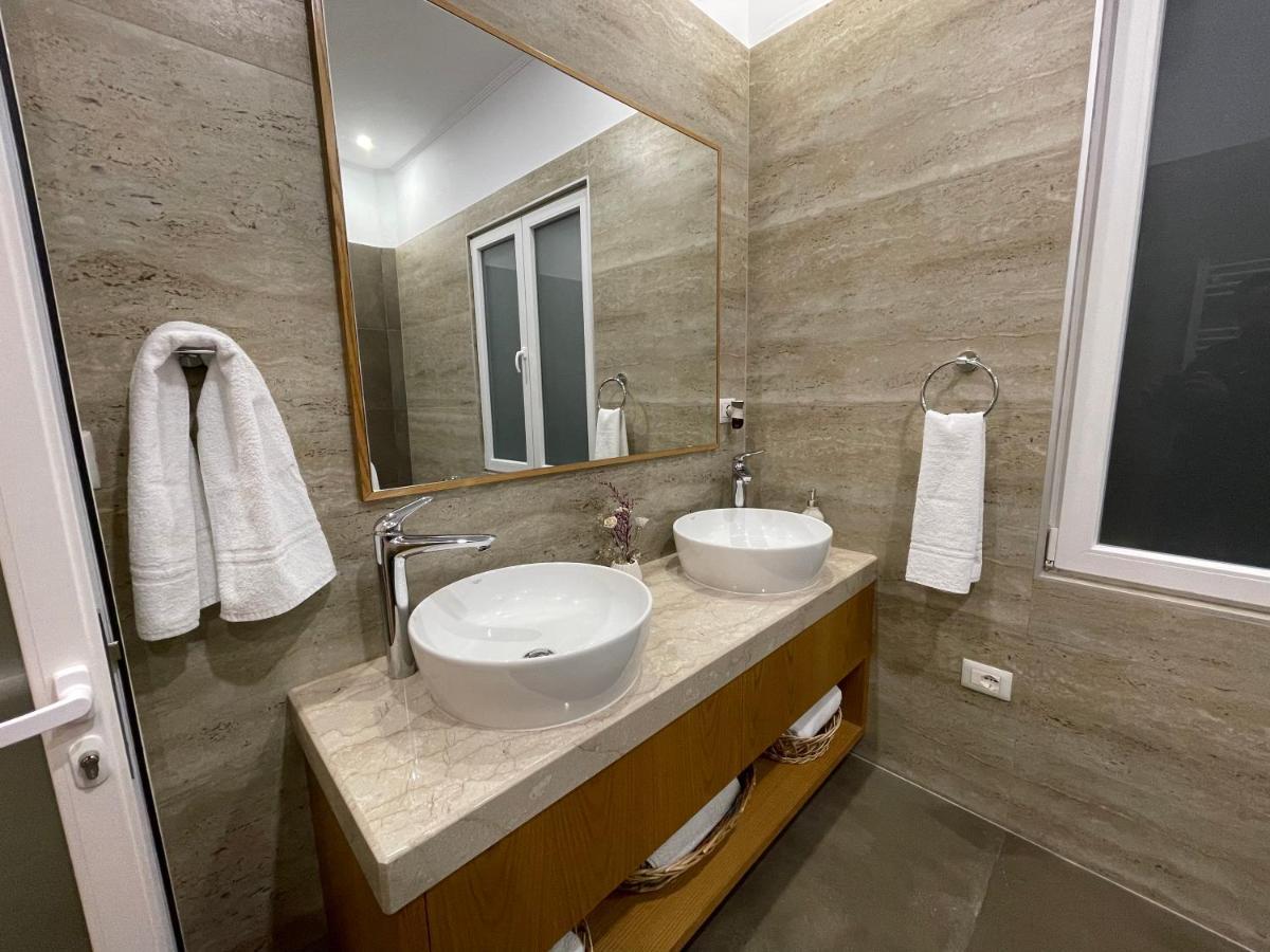 Joni & Joy Center Apartment Berat Luaran gambar