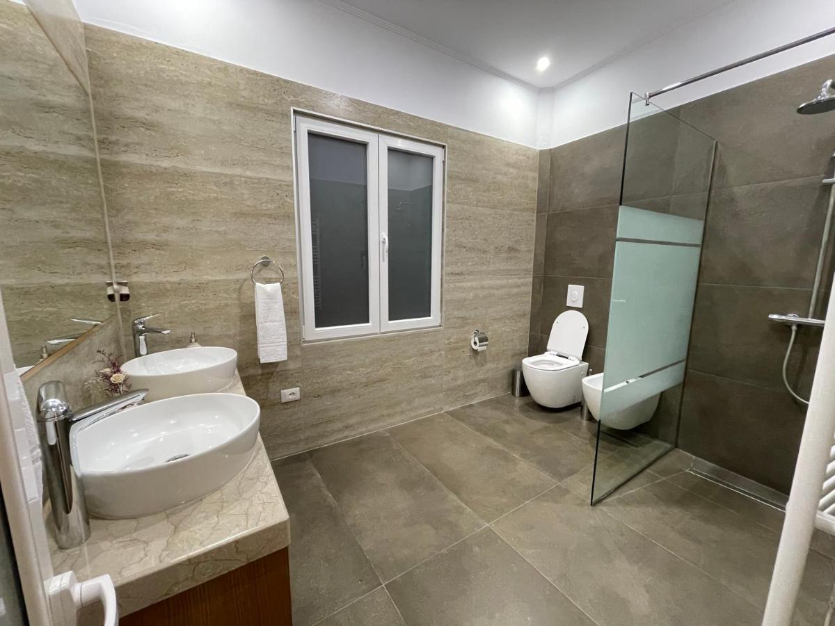 Joni & Joy Center Apartment Berat Luaran gambar