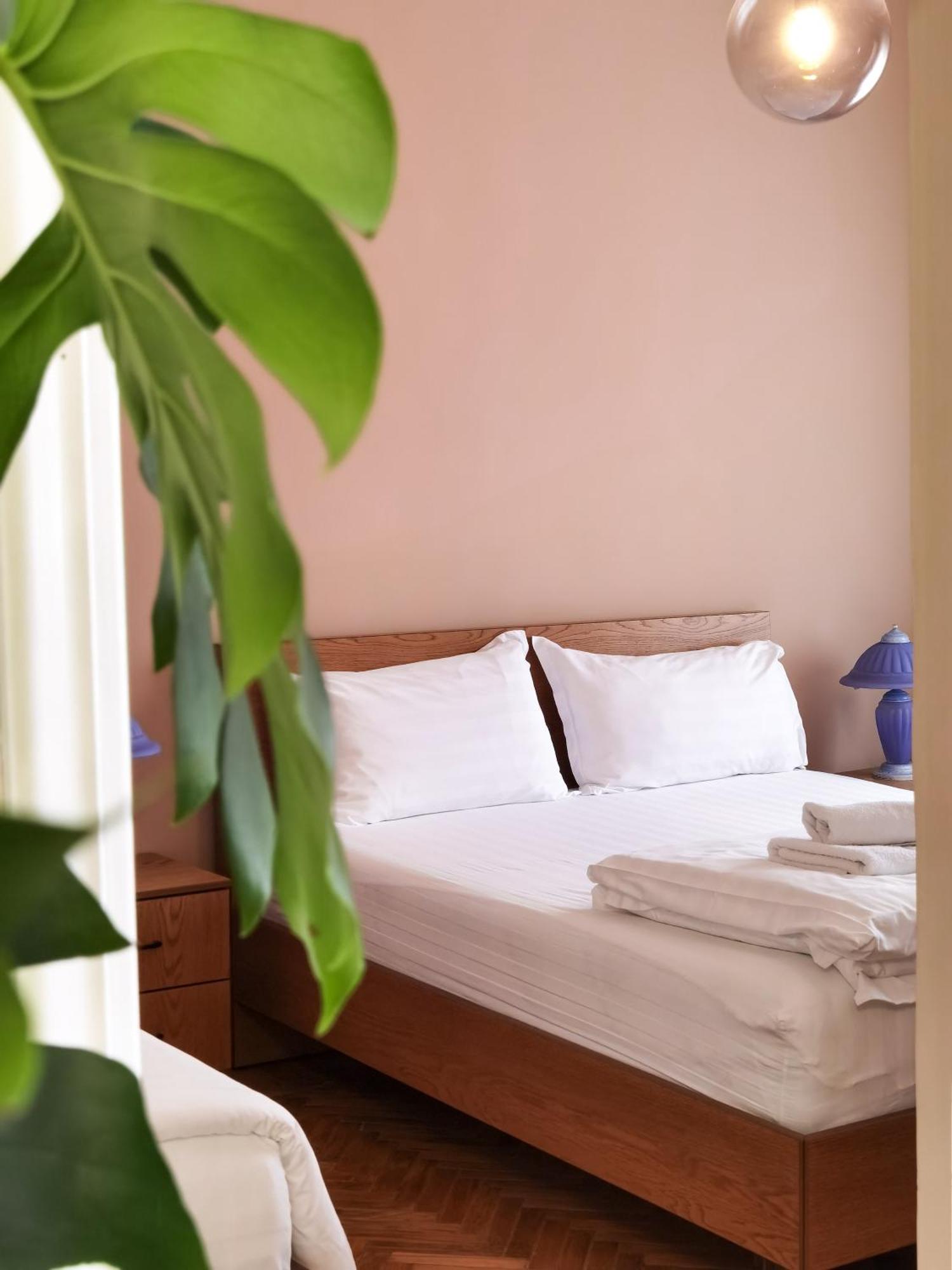 Joni & Joy Center Apartment Berat Luaran gambar